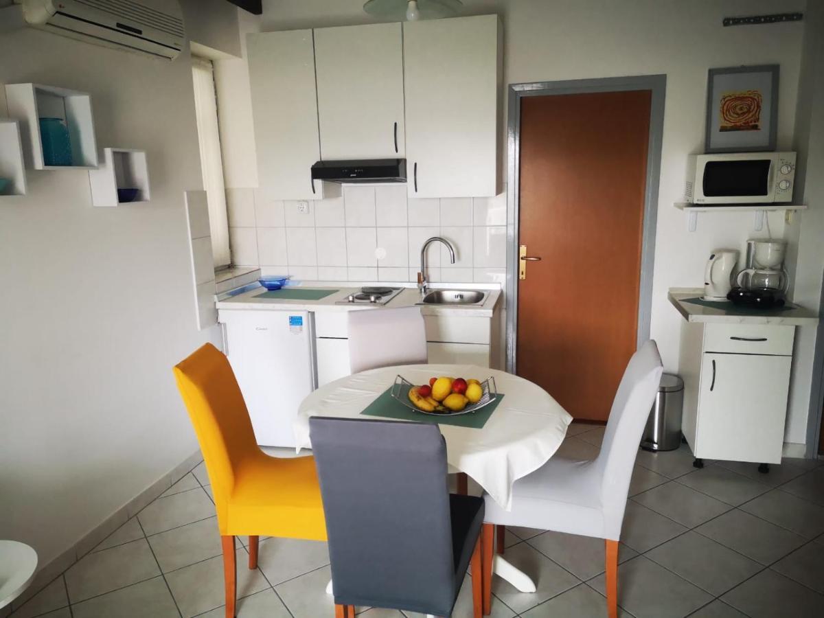 Apartments Suri Vodice Exterior photo